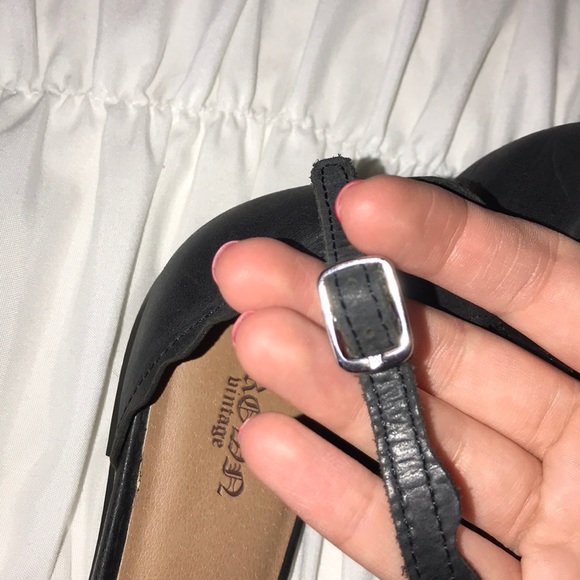 Crown Vintage Flats - Picture 4 of 5